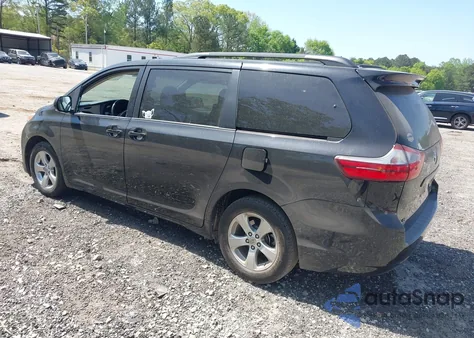 2017 Toyota Sienna Le 8 Passenger z USA, uszkodzony, nr VIN 5TDKZ3DC5HS780672